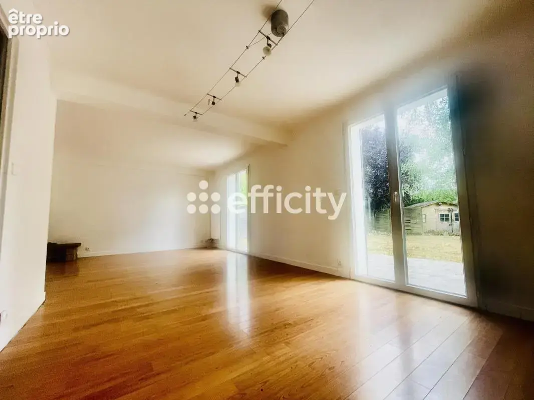 Maison 7 pièces 168 m² à vendre à Savigny-Le-Temple (77176) - photo 12