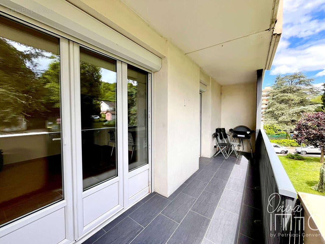 Fontaines-sur-Saône - T3 de 80 m² entièrement rénové avec balcon - photo 11