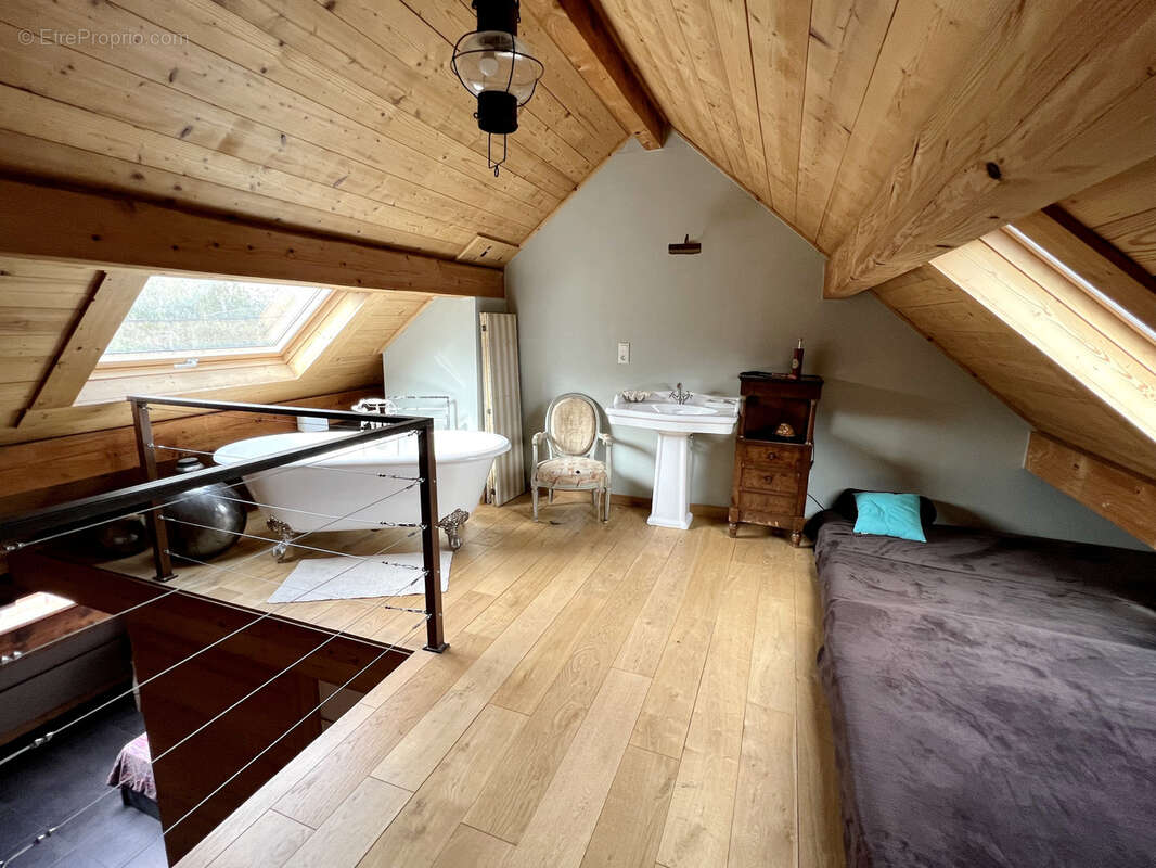 Maison à COLLONGES-SOUS-SALEVE