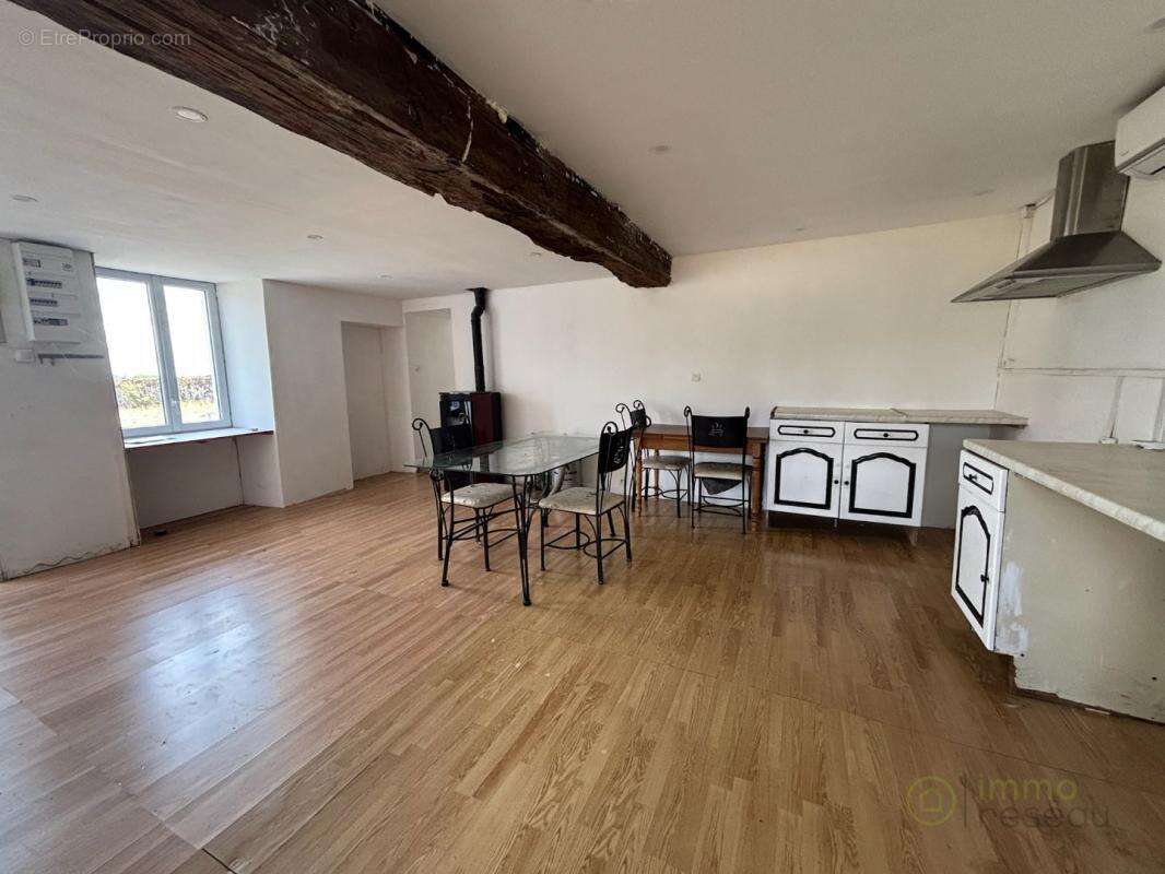 Maison 150 m² à Fenioux  - photo 5