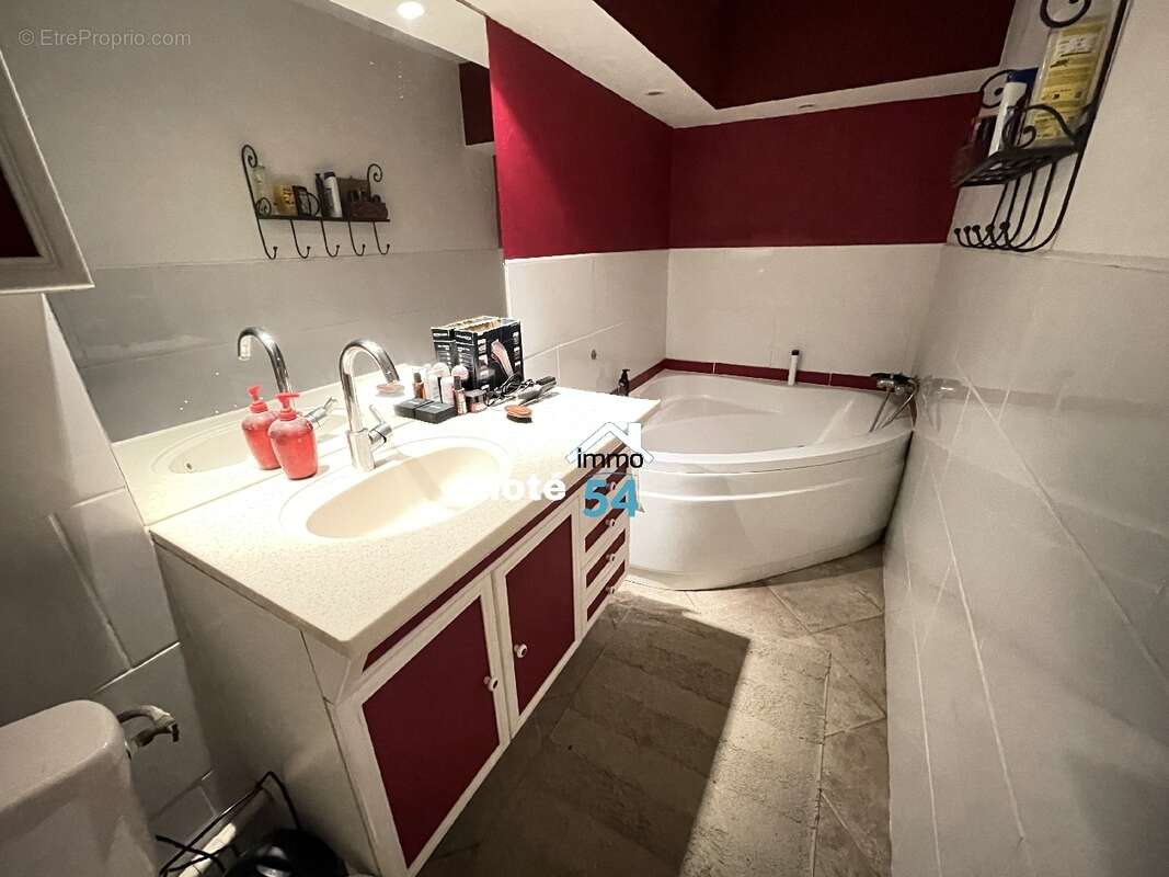 Maison à CREVECHAMPS