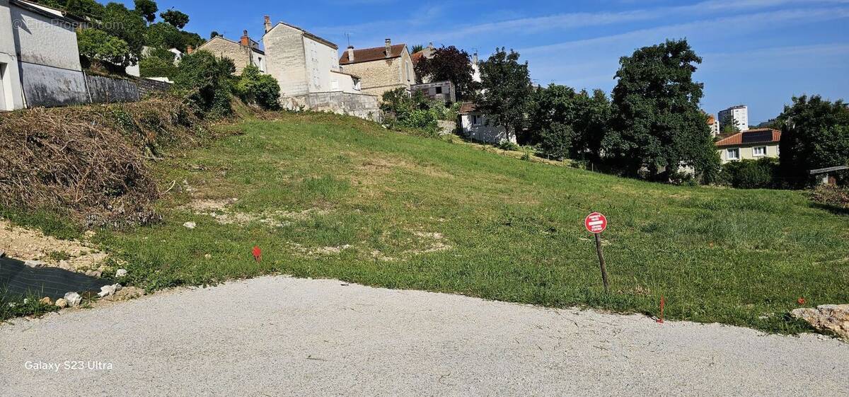 Terrain à ANGOULEME