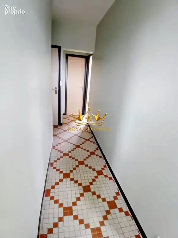 Entrée dans le pavillon 