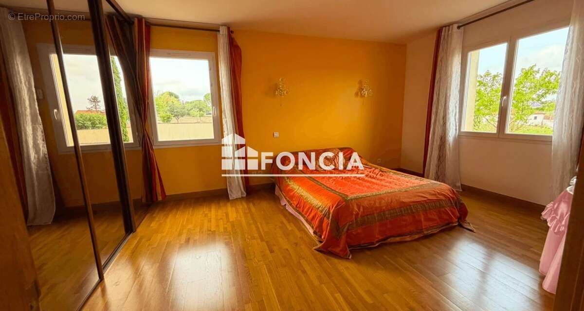 A vendre, Cahors, villa d'environ 222m2 - photo 7