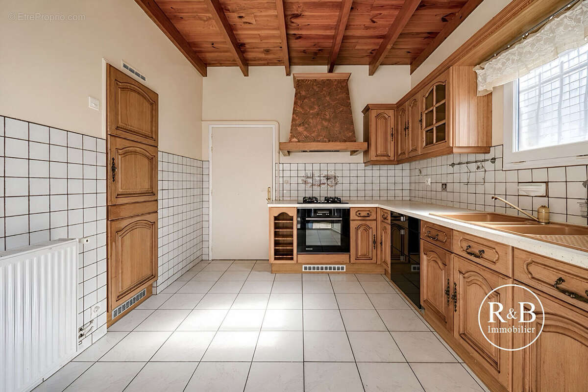 Maison à LES CLAYES-SOUS-BOIS