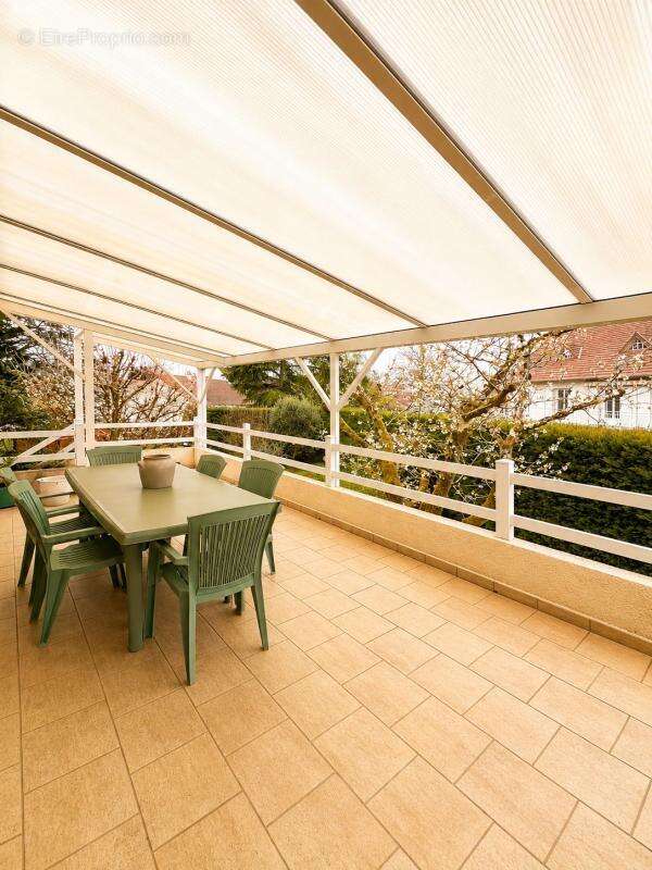 Maison familiale sur sous-sol avec grande terrasse surélevée ! - photo 2