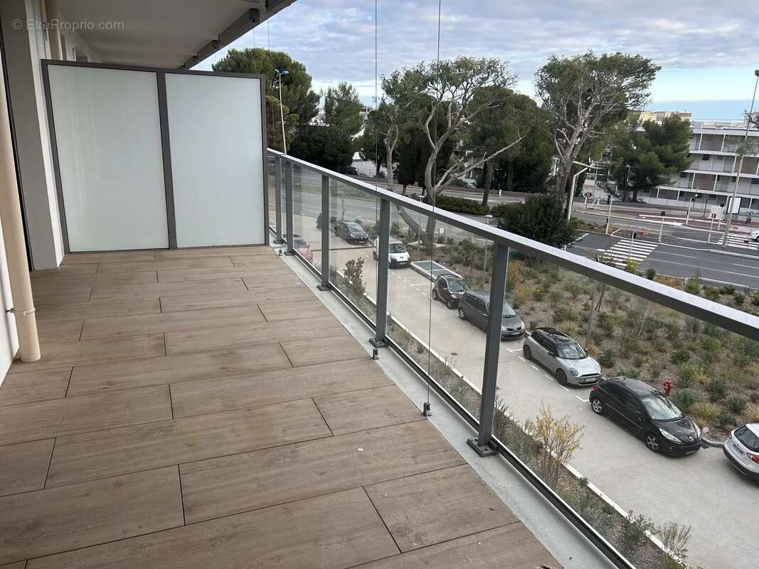 Appartement à SAINT-LAURENT-DU-VAR