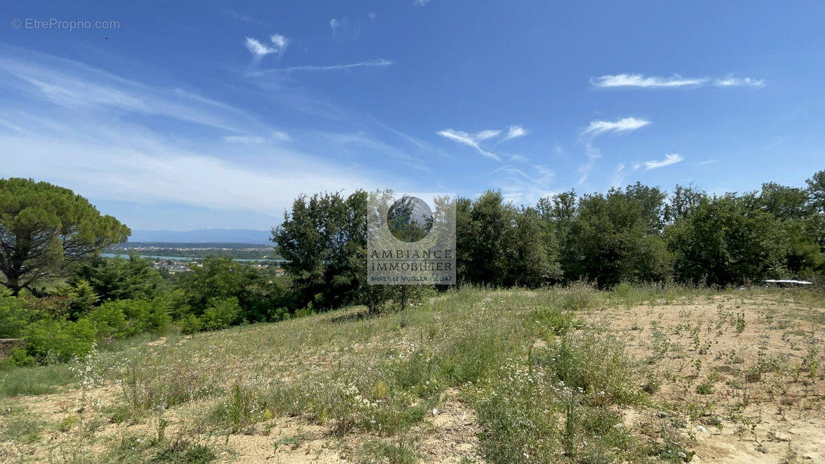 Terrain à SAINT-GEORGES-LES-BAINS