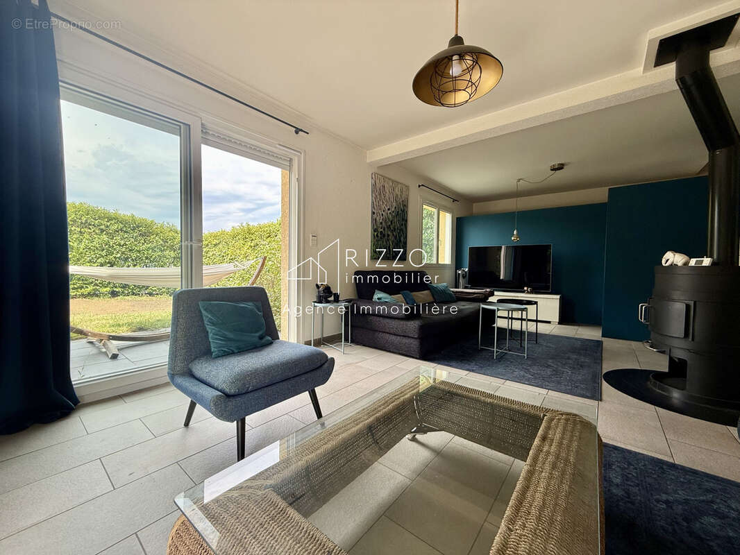Magnifique maison individuelle de 185,84 m2 sur un terrain plat de 853 m2 à Valleiry - photo 6