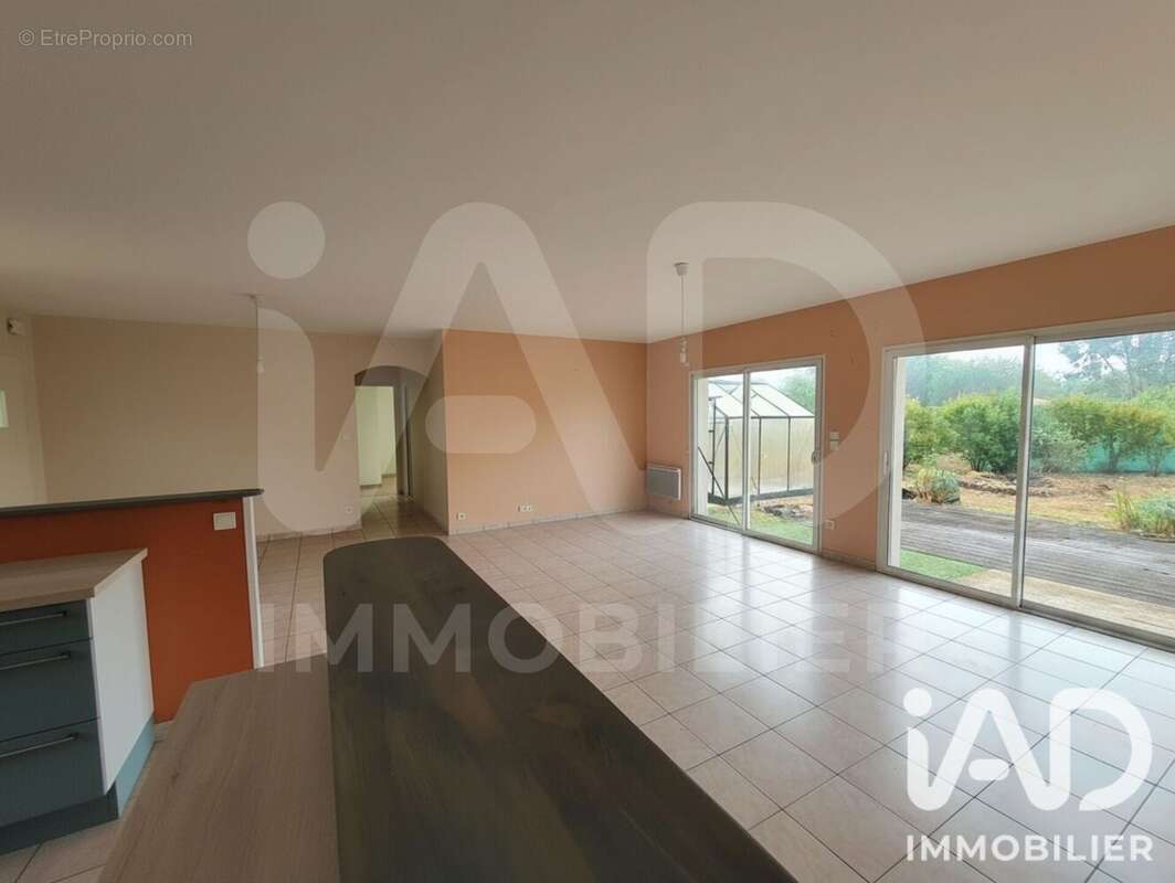 Maison 100 m² à Taponnat-Fleurignac  - photo 4