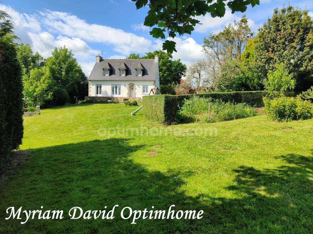 Maison familiale à rénover avec vue sur le lac de Glomel – 5 chambres – 2 000 m² de terrain - photo 13