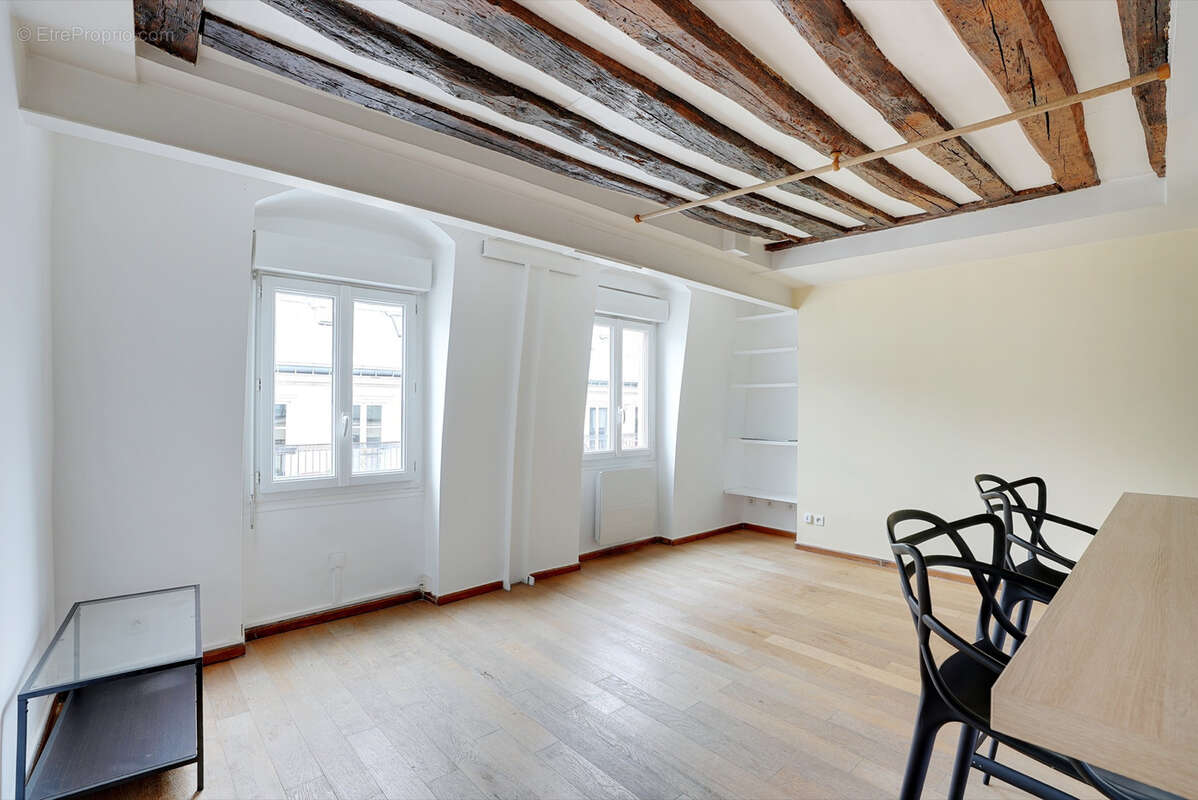 Appartement à PARIS-3E