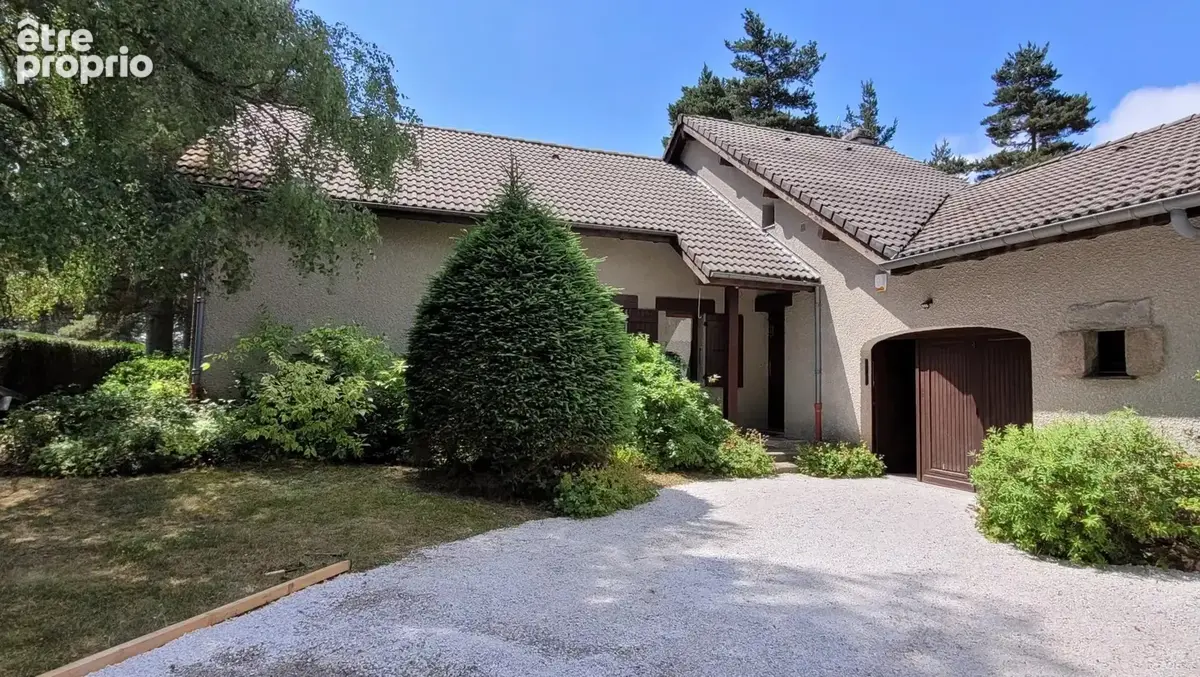 Photo Maison à Le Chambon-Sur-Lignon au prix de 358 000€