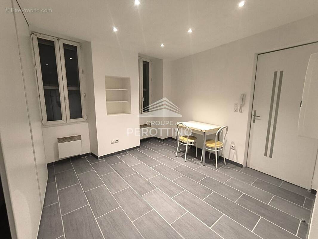 Appartement à ROQUEVAIRE