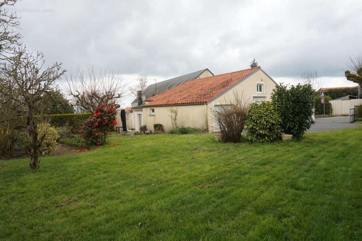 Maison à SAINT-LAURENT-SUR-SEVRE