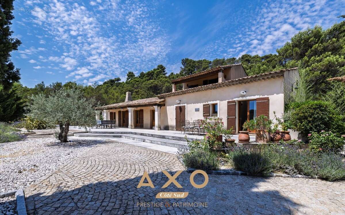 Saint marc jaumegarde - vue sainte victoire - ensemble immobilier - 2 maisons - 380 m2  - appartements - jacuzzi - spa - 2 pisci - photo 8
