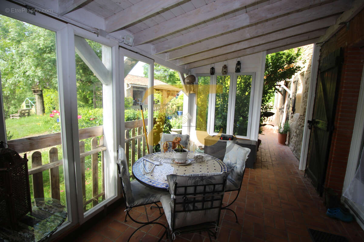 Grande maison en pierre avec piscine , intégrant un gîte 4 places - Par arboré de 2 hectares. - photo 6