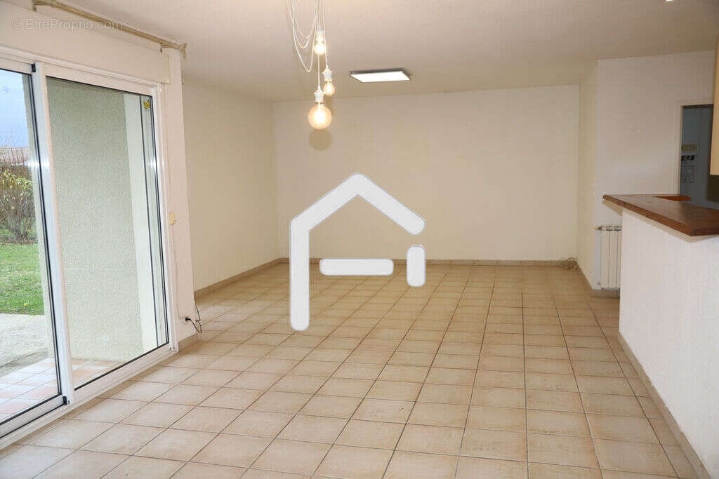 Maison à LA TOUR-DU-CRIEU