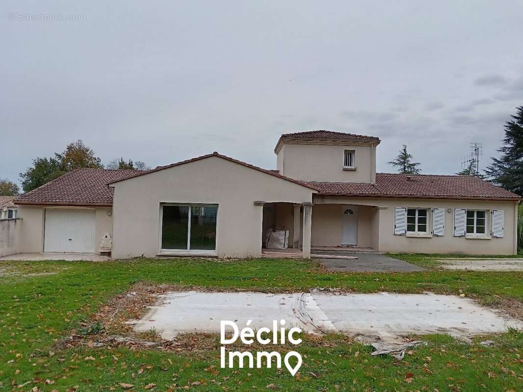 Maison à BRIZAMBOURG