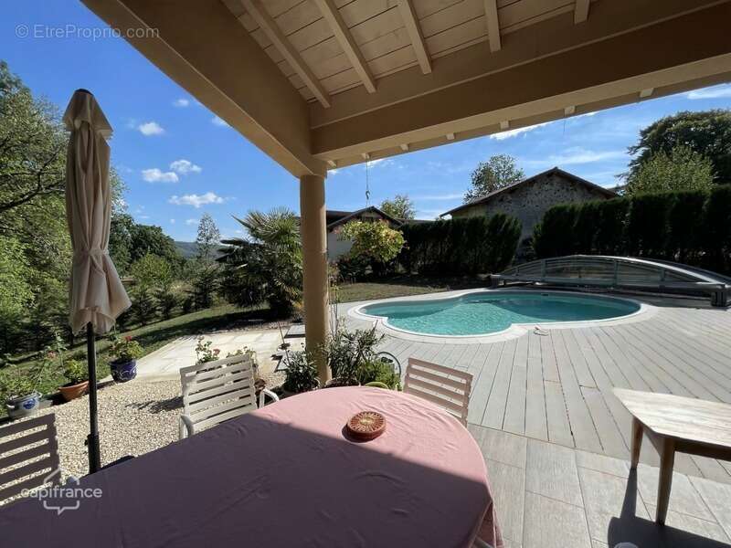 Maison à vendre 7 pièces CHAVANNES SUR SURAN (01) - photo 2