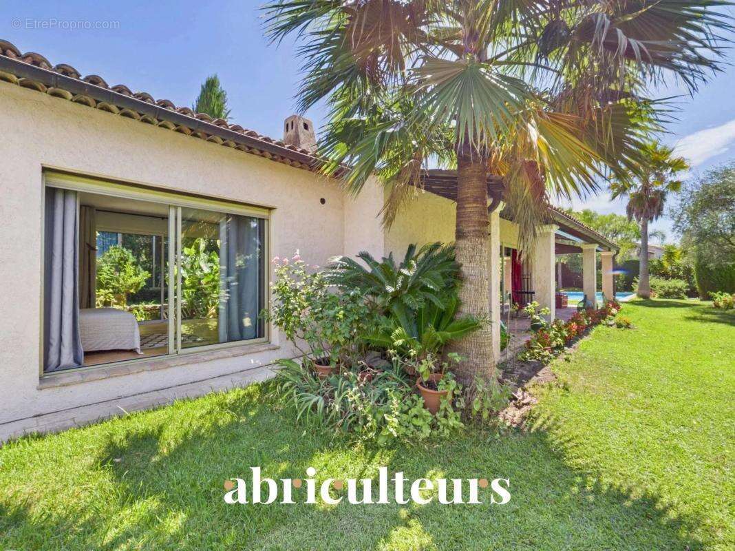 Maison familiale 5 chambres avec piscine et jardin en vente La Colle-sur-Loup (06480) - photo 20