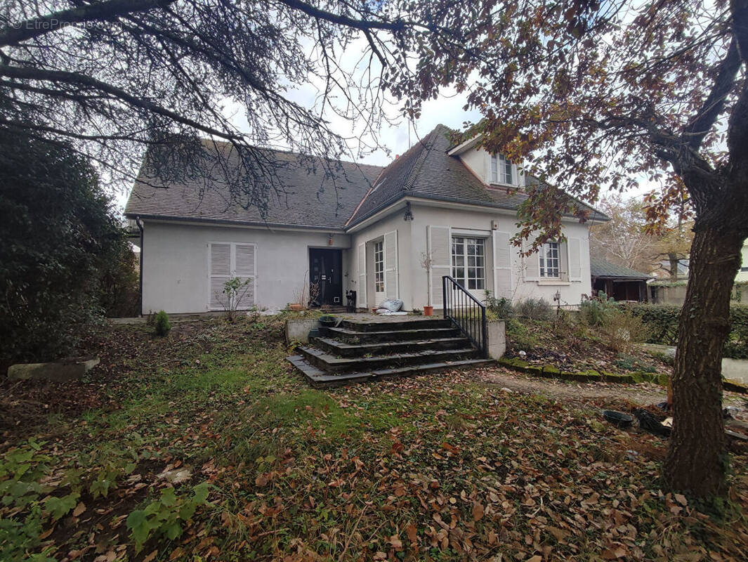 Maison à SAINT-JEAN-DE-BRAYE