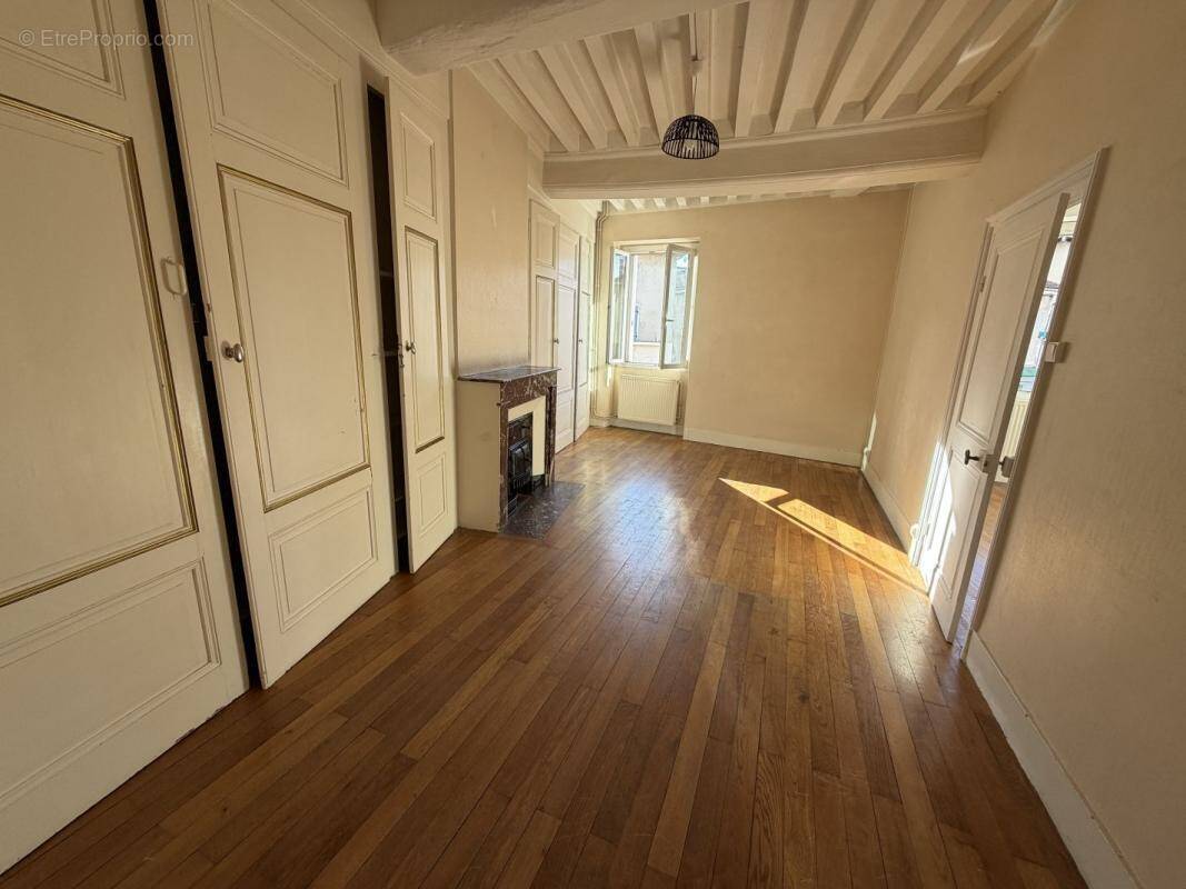 Appartement à CHALAMONT