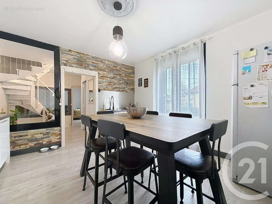 Maison à SAINTE-SAVINE