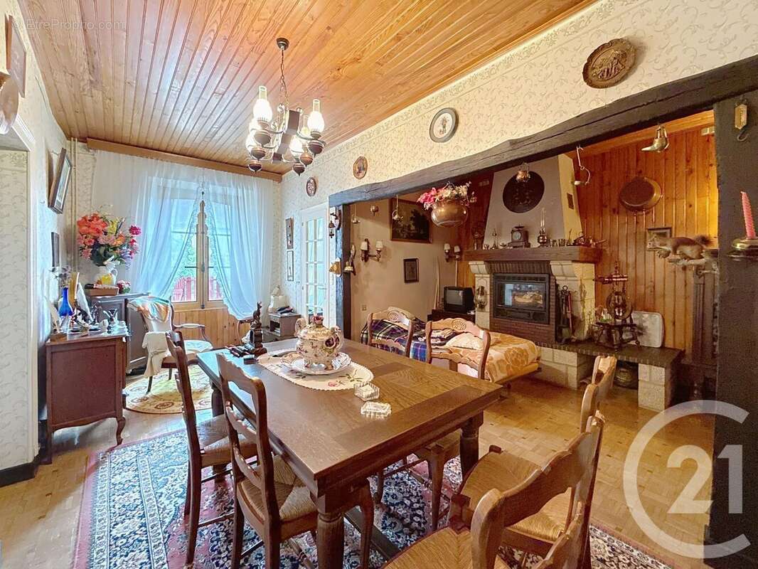 Maison à LES ORMES-SUR-VOULZIE