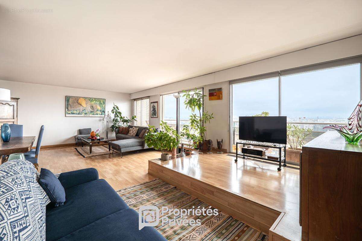 Appartement à COURBEVOIE