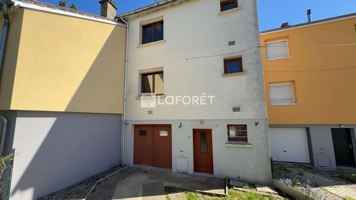 Maison à SAINTE-MENEHOULD