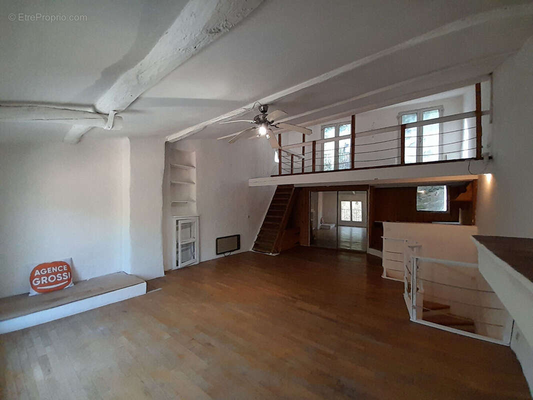 Maison à ENTRECASTEAUX