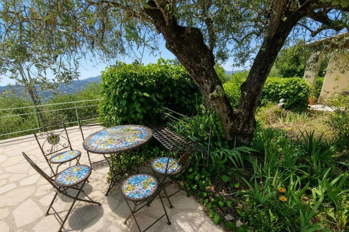 Villa avec piscine, vue sur collines, mer et lac + maison d'amis - photo 17