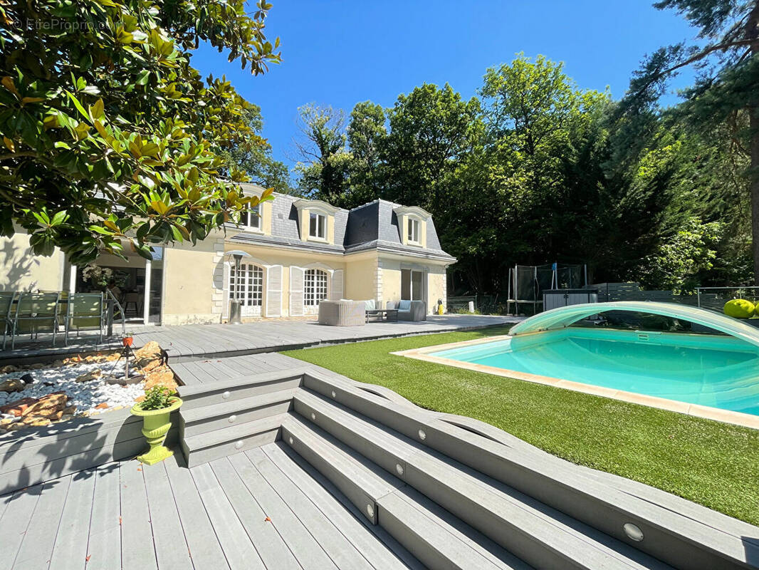 Maison à VERRIERES-LE-BUISSON