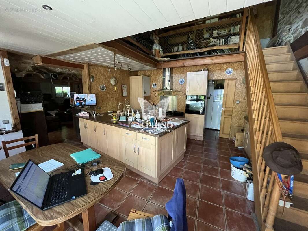 Maison à CHAMPAGNAC-LA-RIVIERE