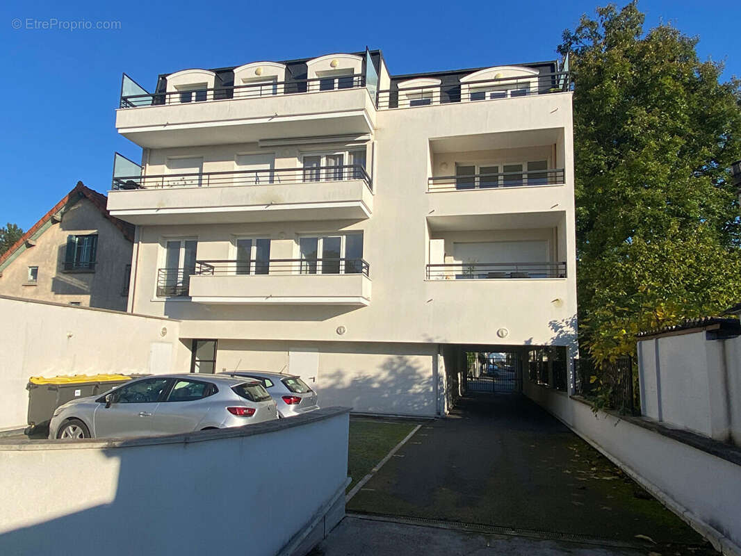 Appartement à SAINTE-GENEVIEVE-DES-BOIS