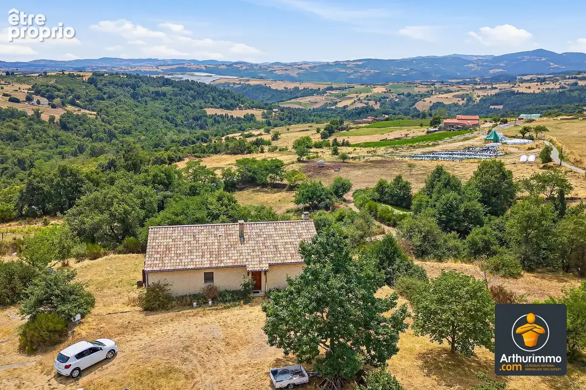 SAINT-VICTOR – Maison familiale avec sous-sol complet, grand terrain de 5 588 m² et aucun vis-à-vis - photo 2