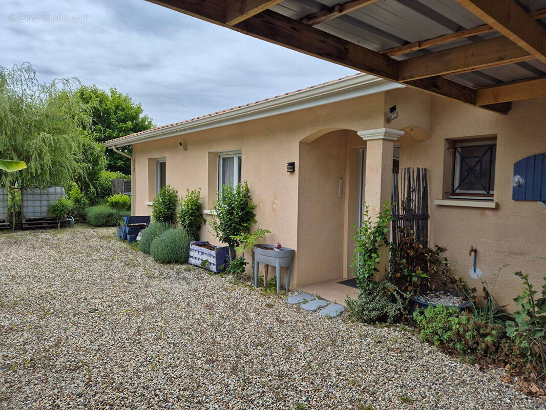 Maison à EYRANS
