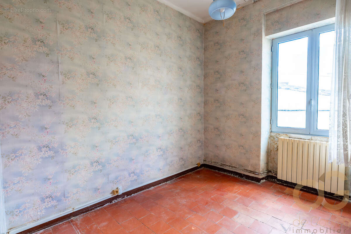 Nîmes Bas de Croix de fer : Immeuble constitué de 3 lots. - photo 8
