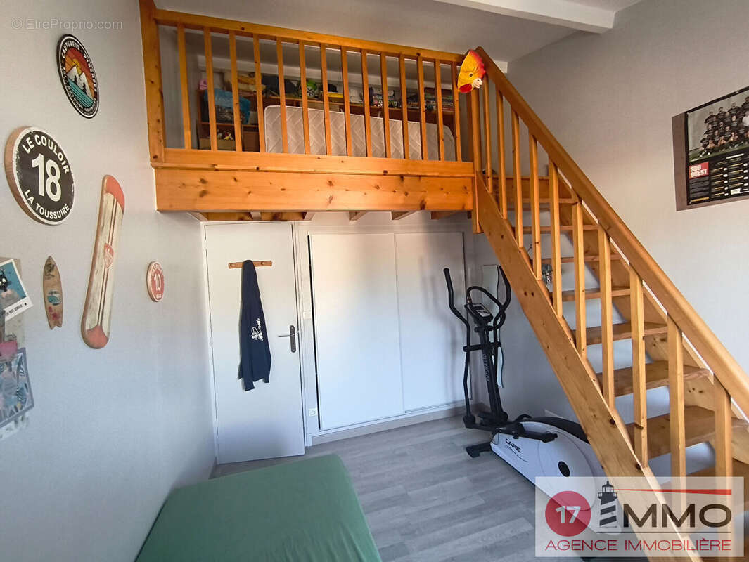 Maison familiale avec piscine, double garage et nombreuses dépendances - photo 10