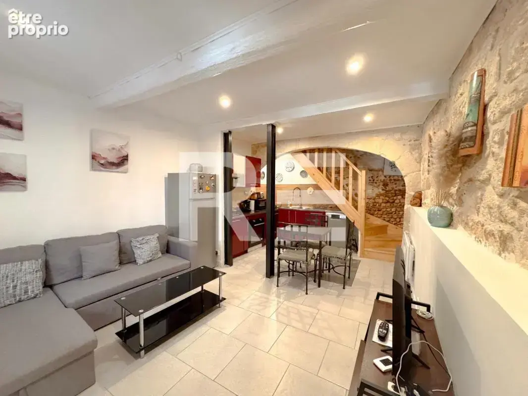 Maison de ville en pierre, entièrement meublée et équipée - photo 1