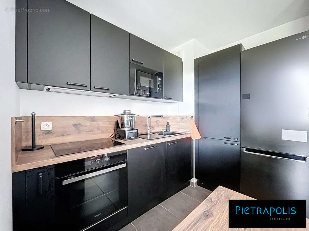 Cuisine entièrement équipée et aménagée - Appartement à LYON-8E