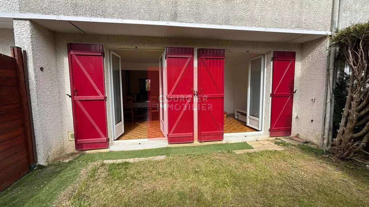 Maison à LE MESNIL-SAINT-DENIS