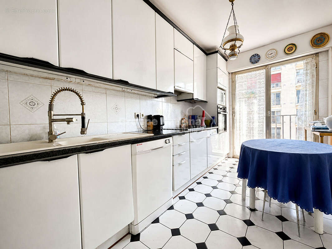 Appartement Versailles 5 pièce(s) 115.74 m2 + 2 Balcons - photo 6