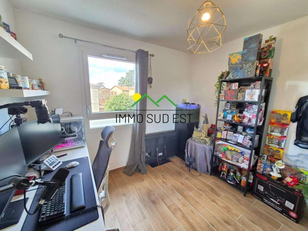 Appartement à BOURG-DE-PEAGE