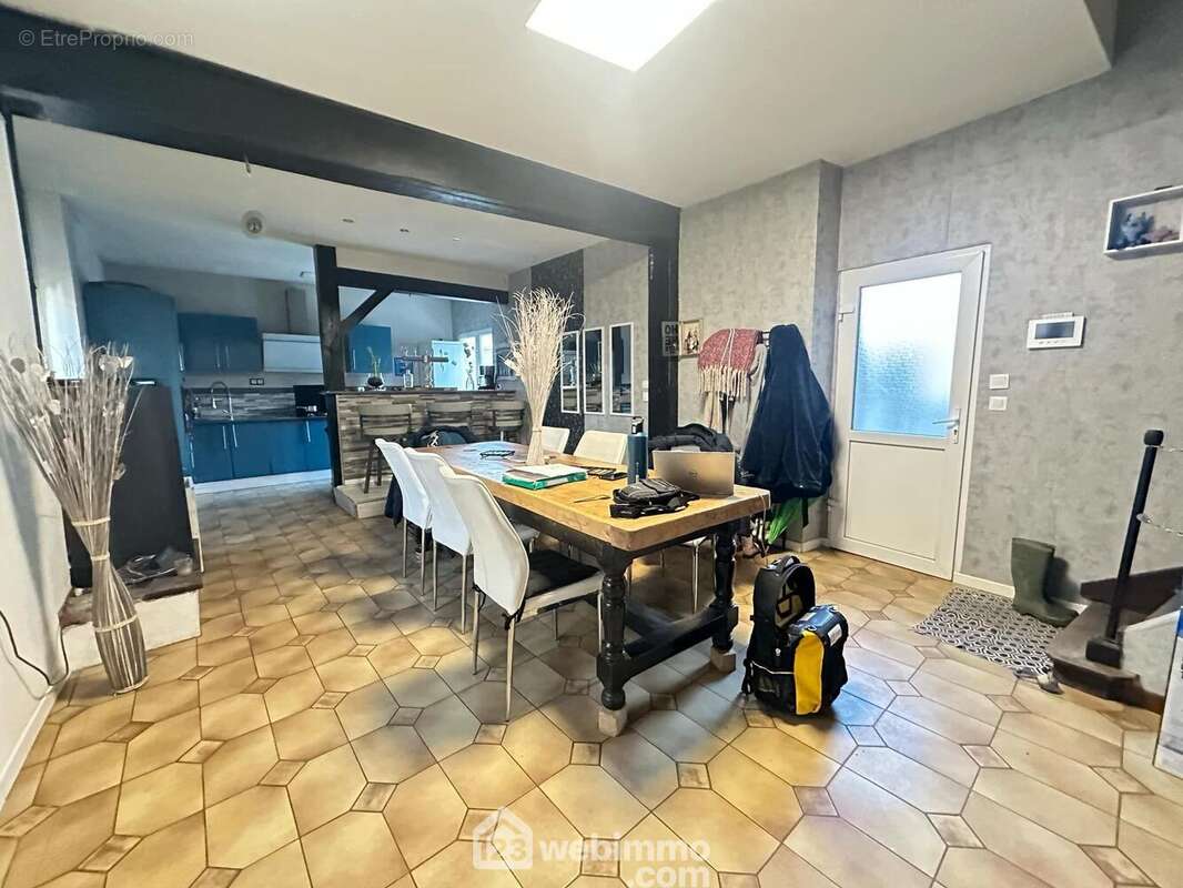 Elle est ouverte sur ... - Maison à SAINT-GOBAIN