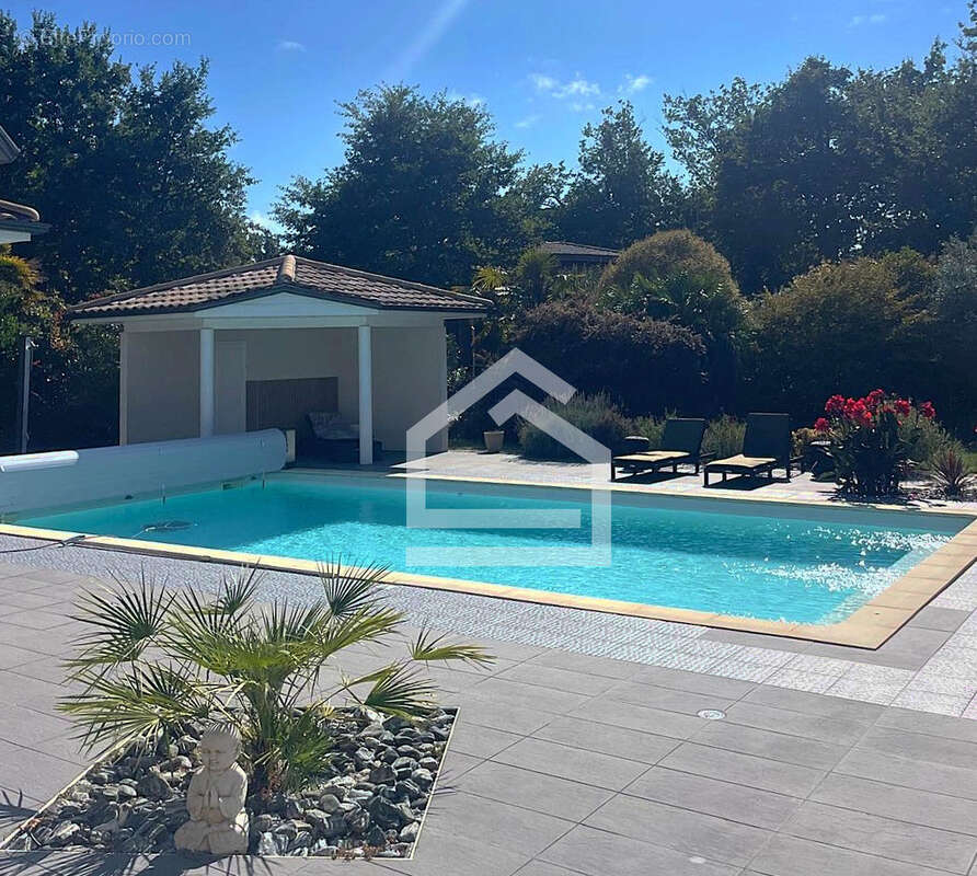 Maison à HOURTIN