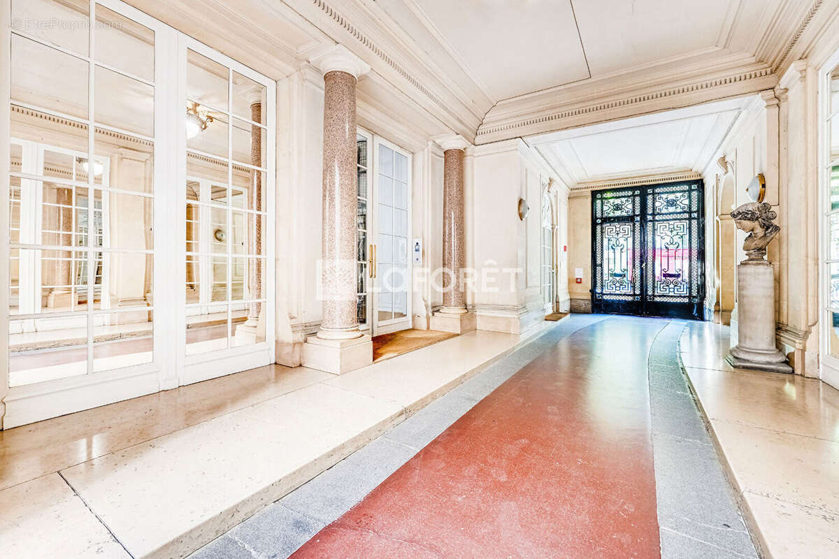 Studio - Dernier étage avec ascenseur - Boulevard de Courcelles, Paris 17e - photo 3