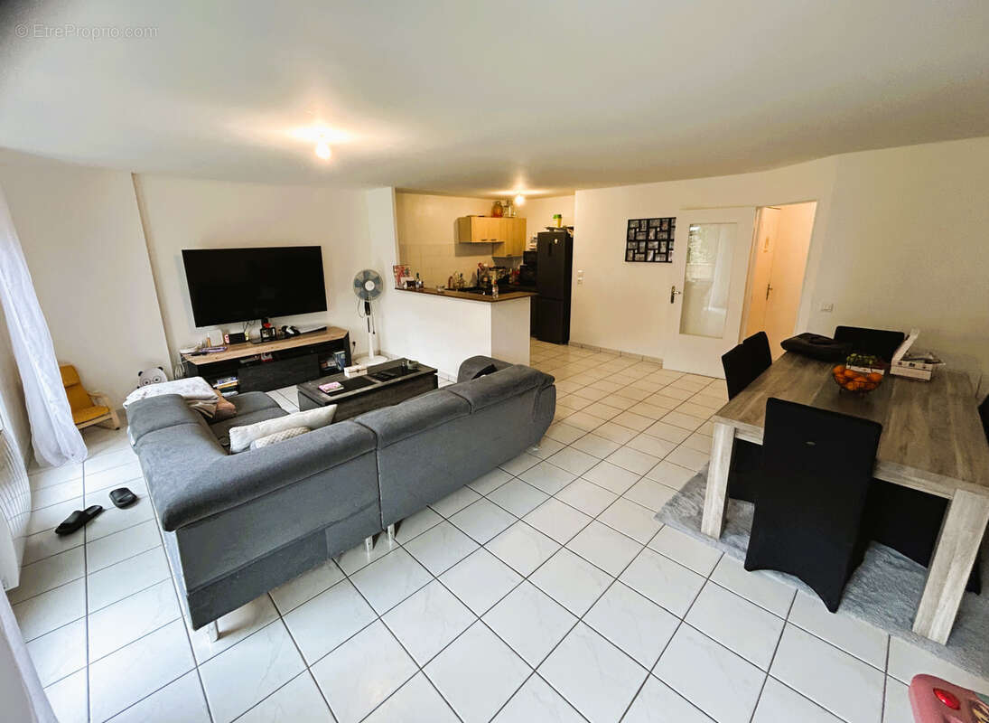 Grand appartement f3 duplex en residence securisee avec balcon et garage box vendu loue - photo 2