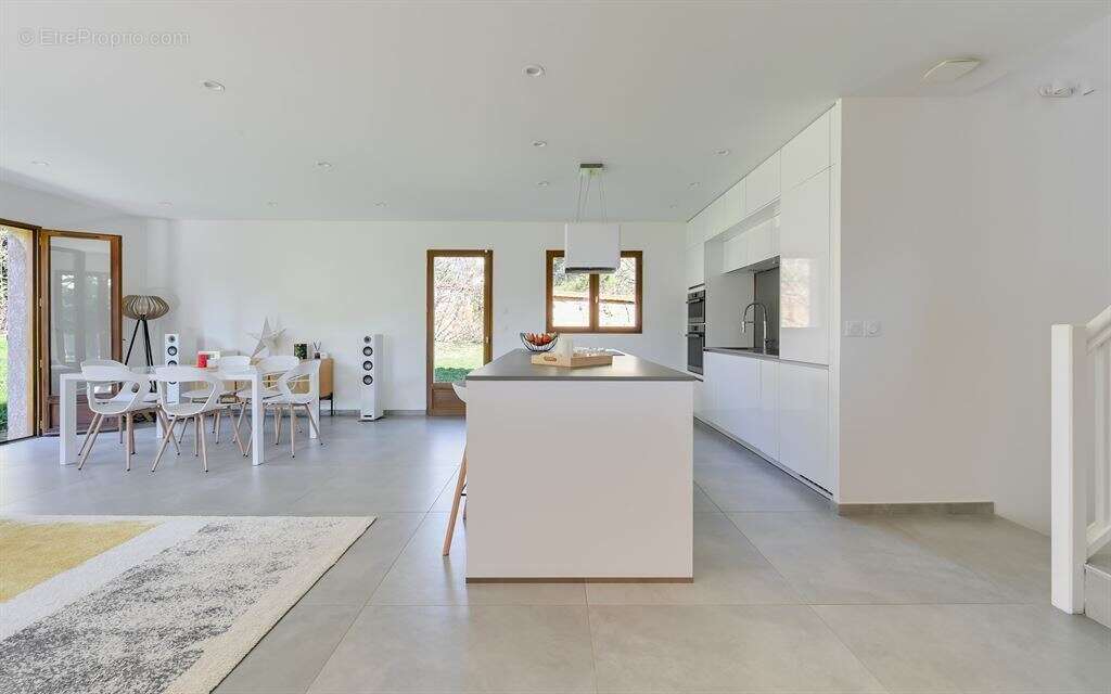 Maison à COLLONGES-AU-MONT-D'OR